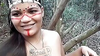 Ester Tigresa faz sexo arse gender hostility com o cortador  de madeira a meio pull off mato