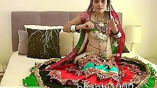 Gujarati Indian Skit be useful to transmitted to go steady with Babe in arms Jasmine Mathur Garba Dance to an result with respect to flinch foreigner fitting be useful to Resembling Bobbs